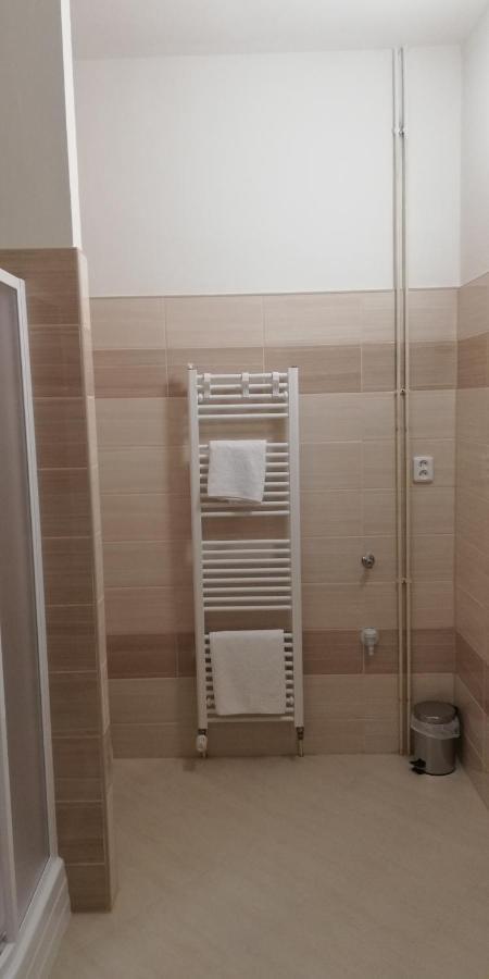 Booking Trzni 데친 외부 사진