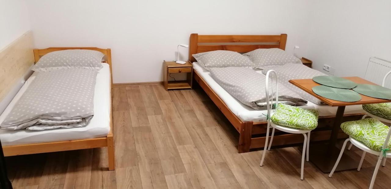 Booking Trzni 데친 외부 사진